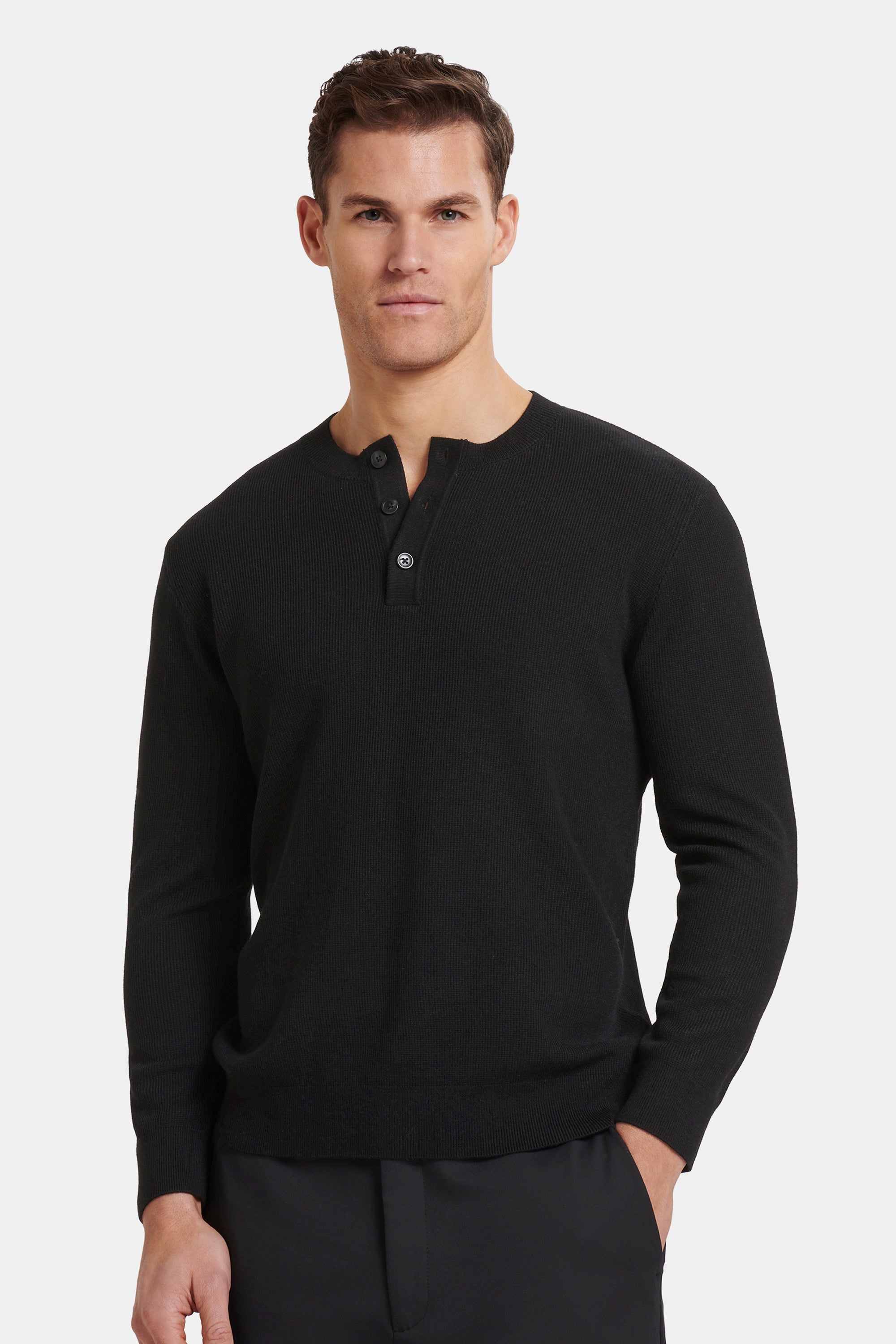 EL SUÉTER BARNA HENLEY