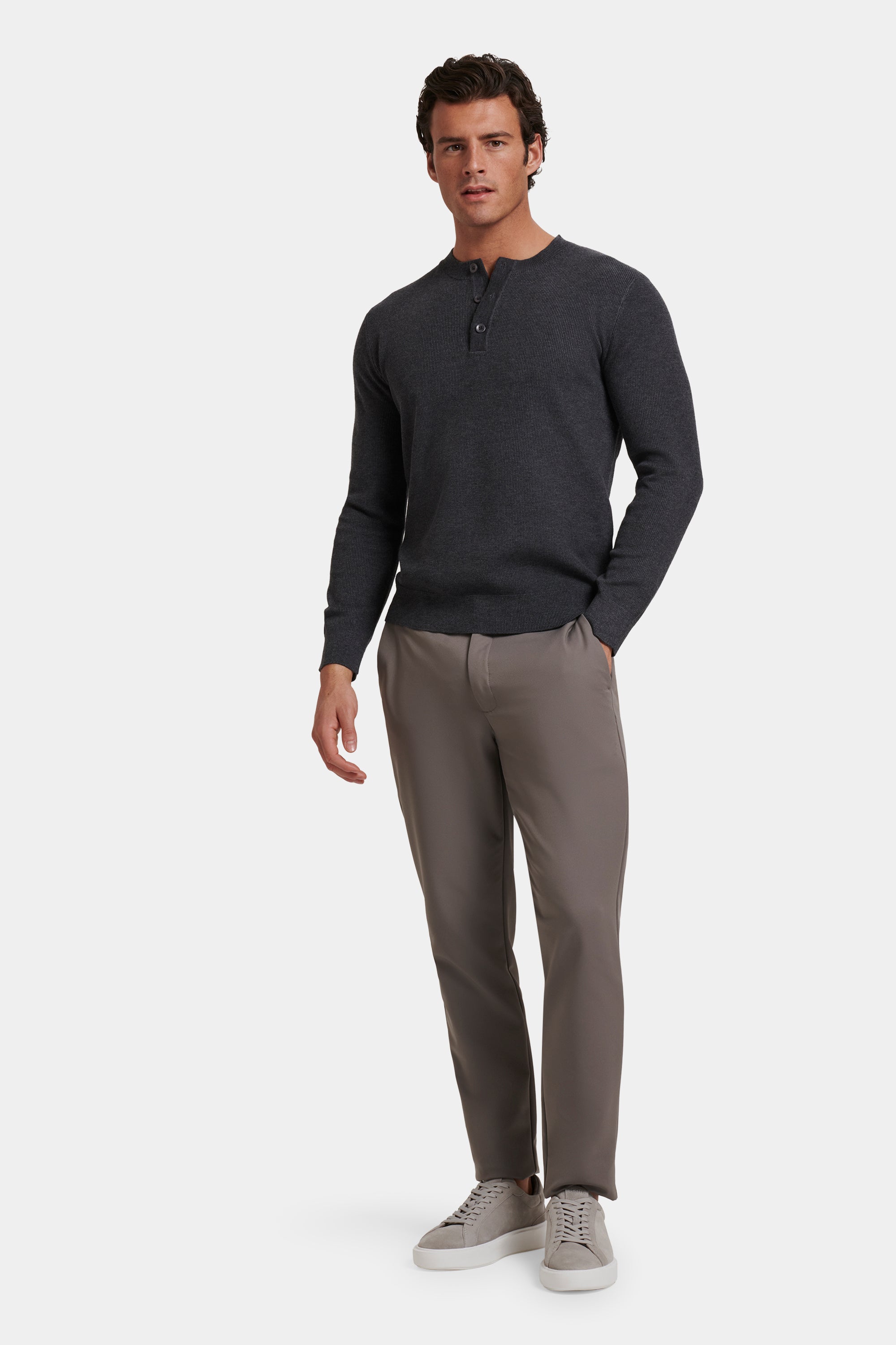 EL SUÉTER BARNA HENLEY
