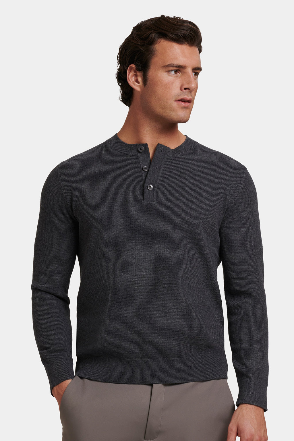 EL SUÉTER BARNA HENLEY