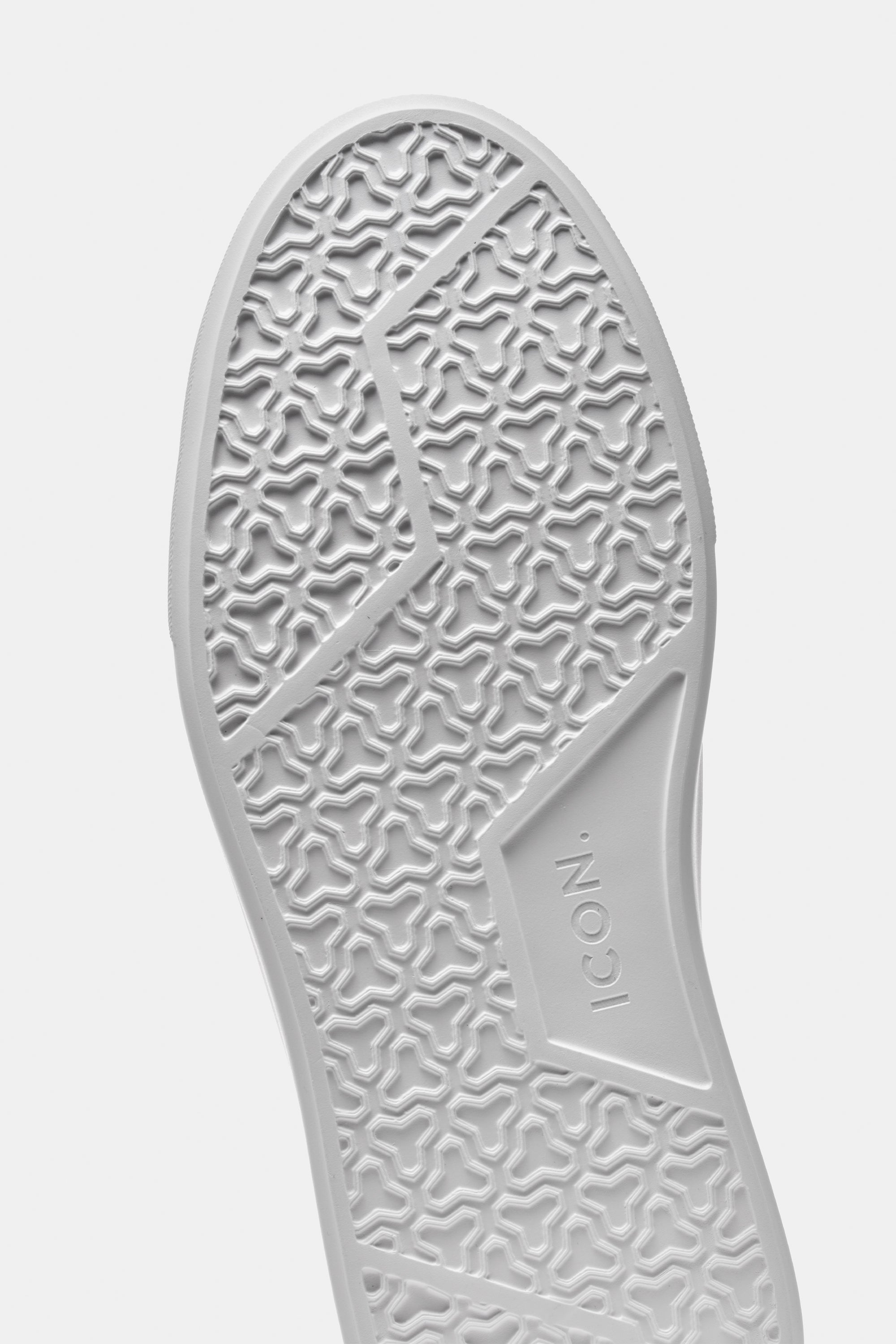EL ZAPATO CLÁSICO DE SEDA