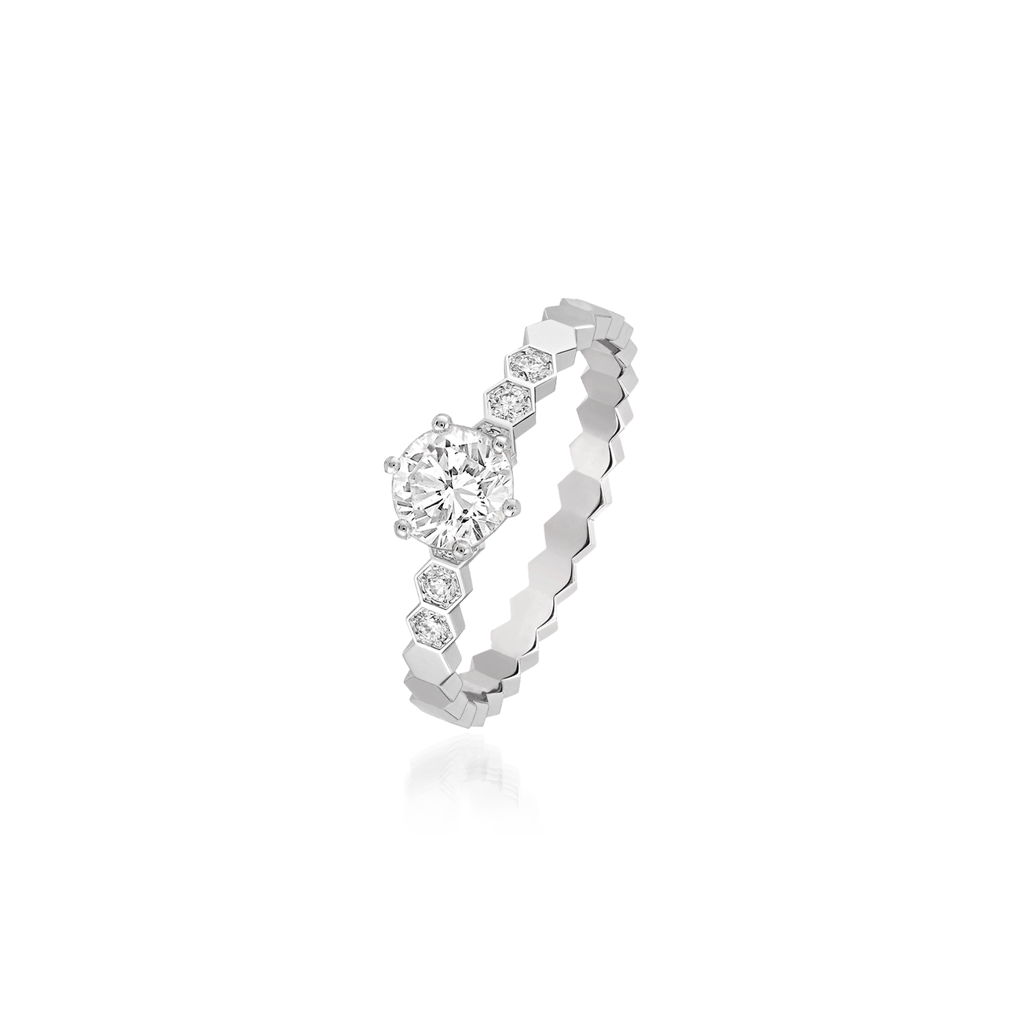 "Anillo Solitario Bee de Chaumet" can be rephrased as "Anillo Bee Solitario de Chaumet".