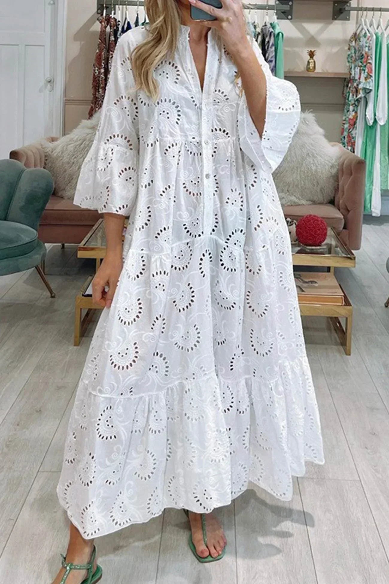 Isabelle | Largo Vestido con Bordado Inglés y Mangas Tres Cuartos