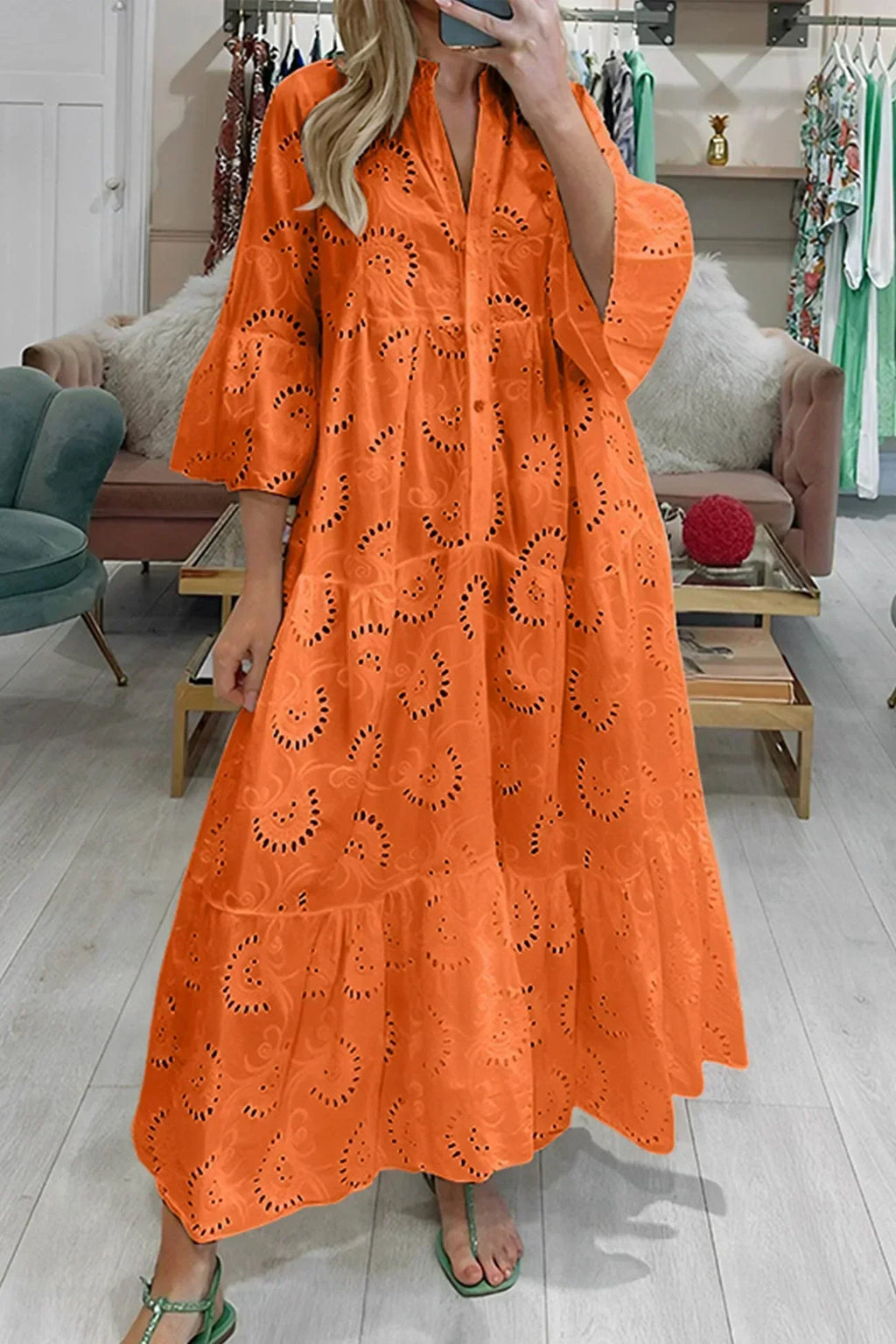 Isabelle | Largo Vestido con Bordado Inglés y Mangas Tres Cuartos